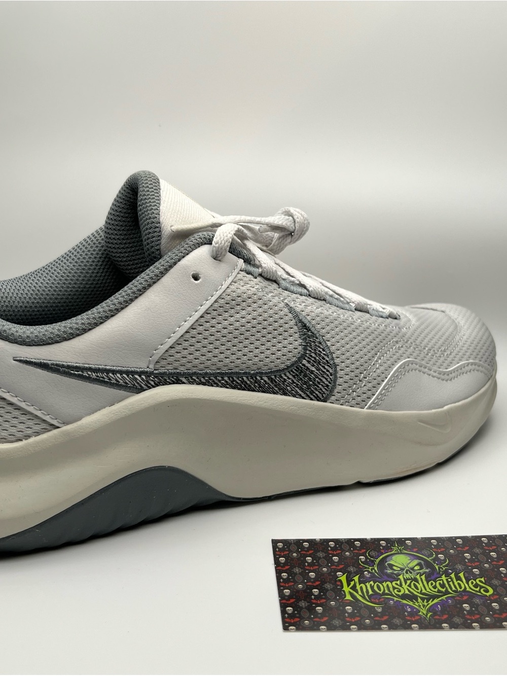 Nike Legend Essential 3 Men’s Lace-Up Sneakers Gray DM1120-005 size 9
